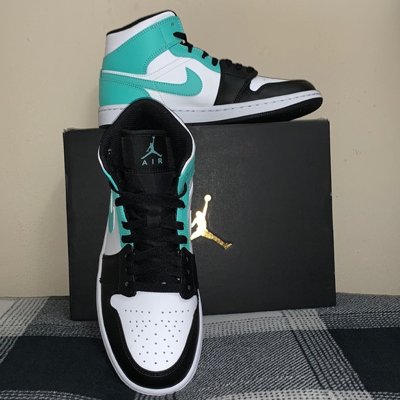 Jordan Other - Air Jordan 1 Mid Sneakers Size: 8.0M *New in Box*
